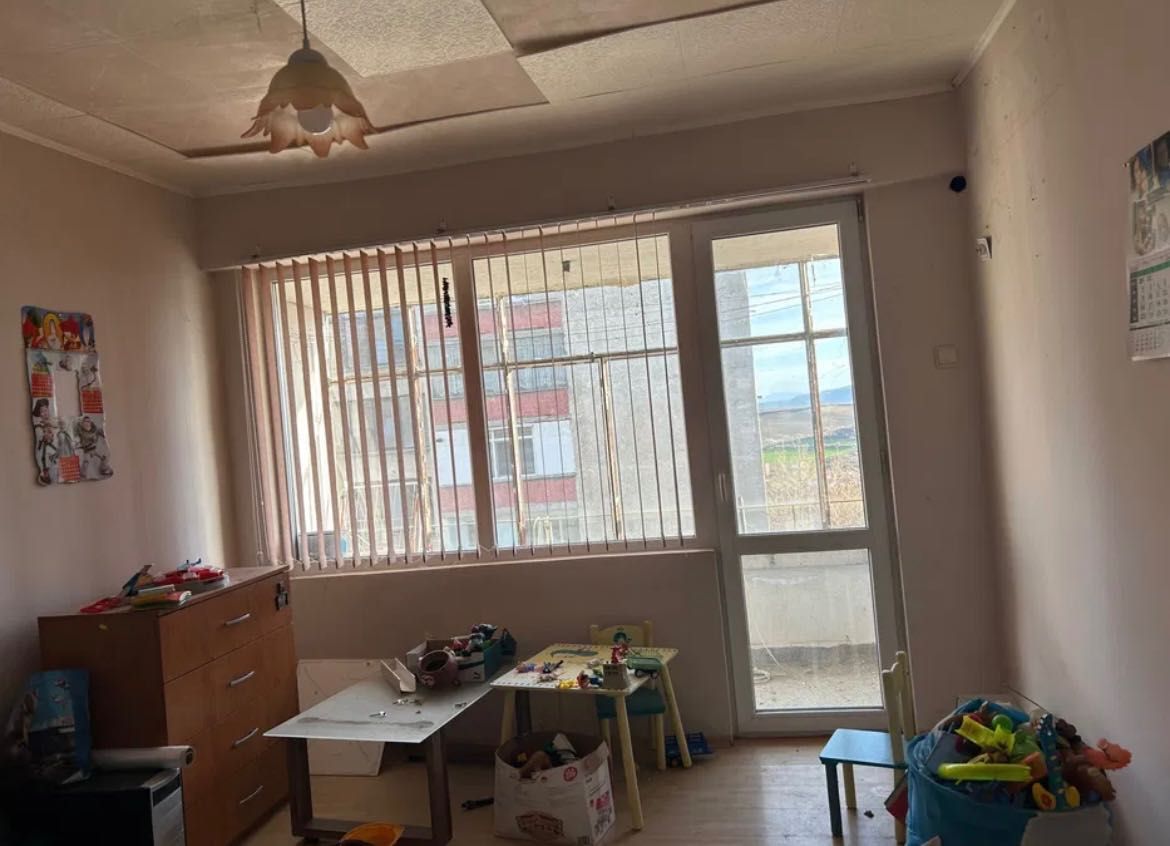 Продава се Двустаен апартамент в Бобов дол - 67 кв.м за 206 €/кв.м - Снимка #1