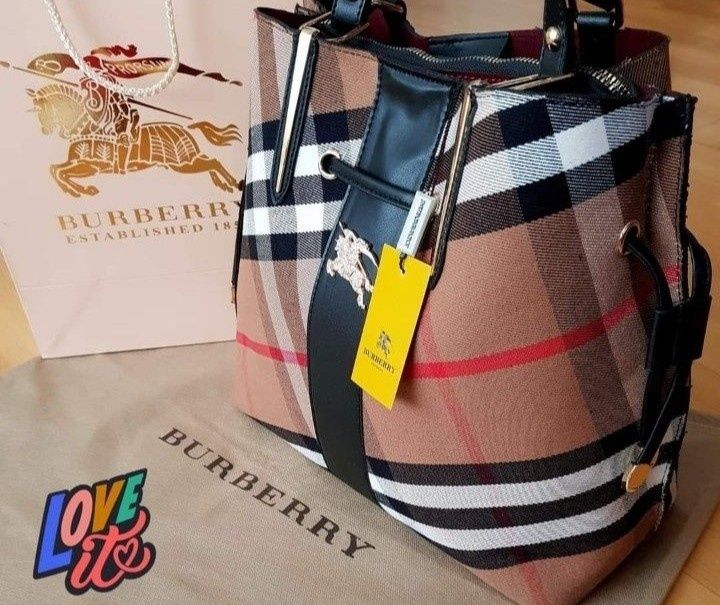 Set dama(geanta +esar) new model, import Italia, saculet, etichetă