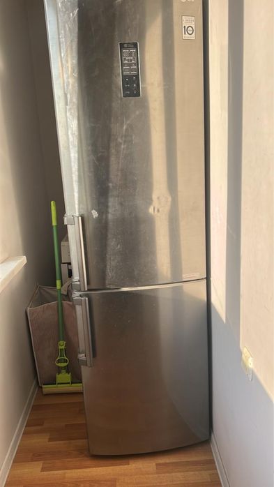 Холодильник LG не рабочии еезнаю что не работает на запчасти