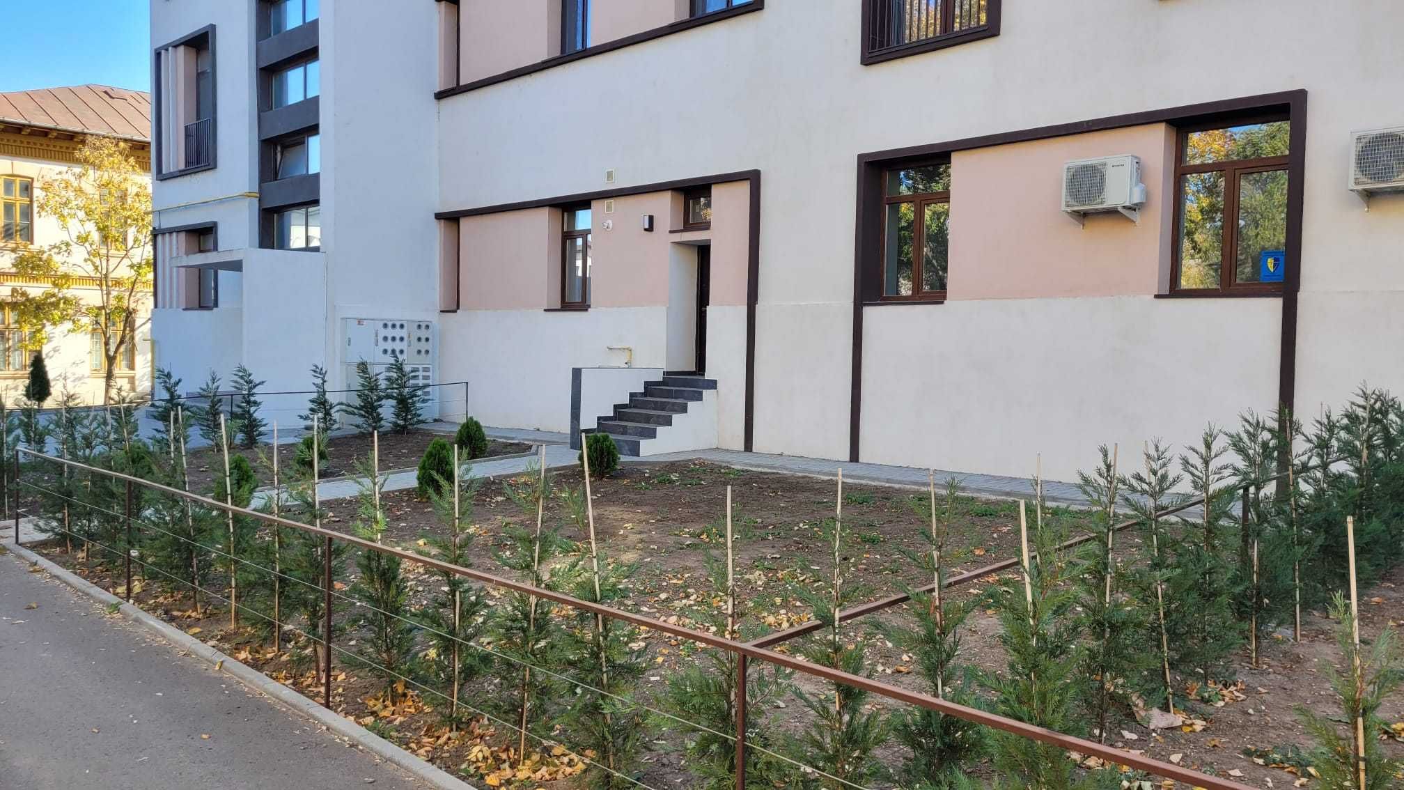 Vand apartament parter cu gradina