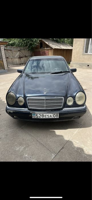 Продам машину мерседес W210