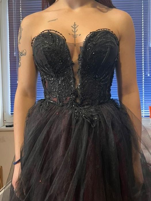 Бална рокля с корсет  ( черна -бурдо )