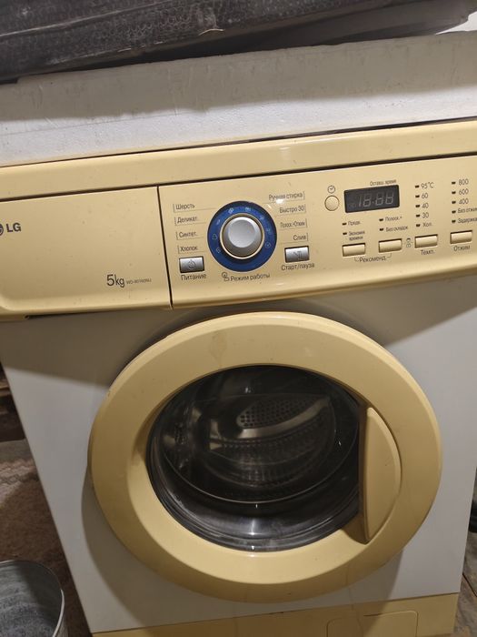 Продам машину стиральную