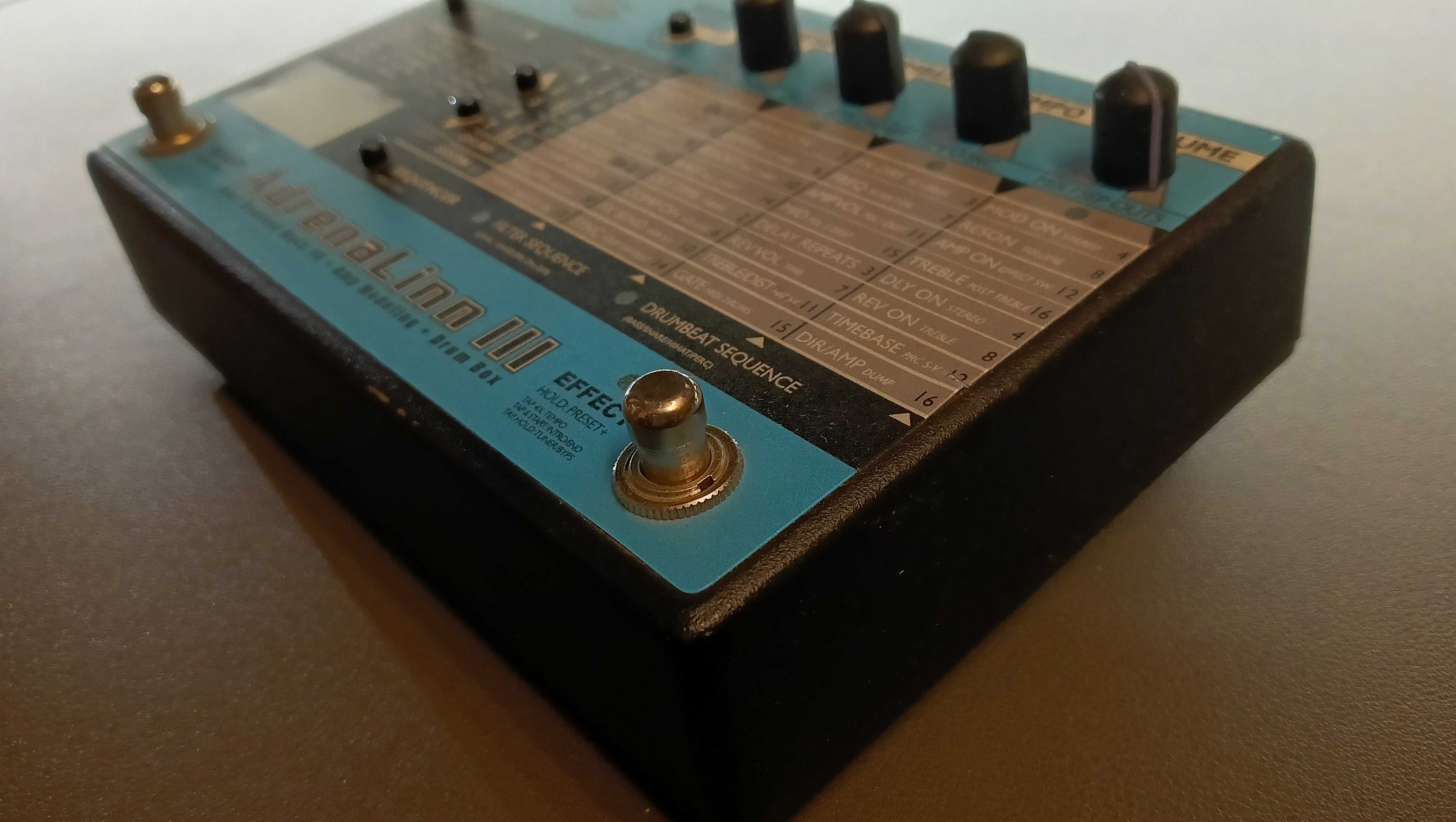 Procesor chitara Adrenalinn III - Beat-Synched Multi FX - Amp Modeling