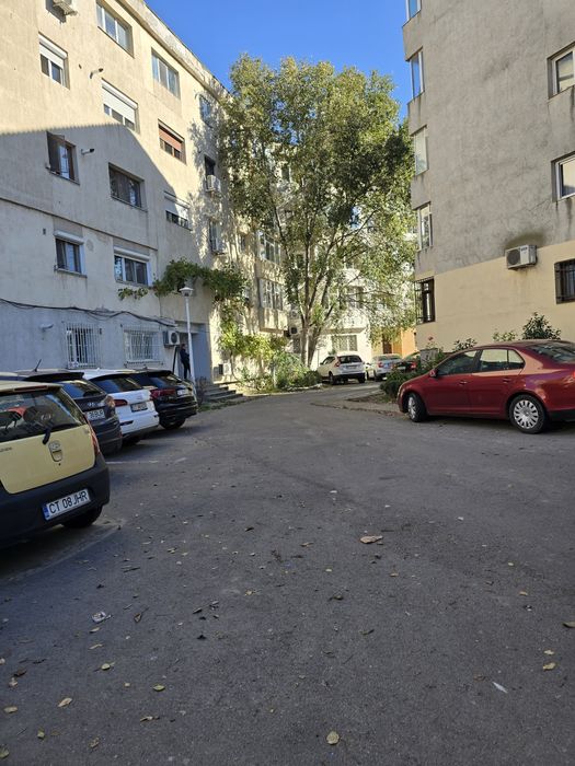 Proprietar vând 3 camere zona -Dacia