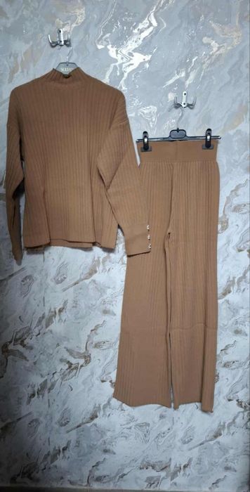 Compleu universal
Universal
NEGRU 2 BUC
MARO DESCHIS 2 BIC
ROSU 2 BUC