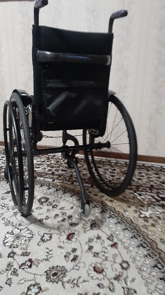 Продам инвалидную коляску,из карбона