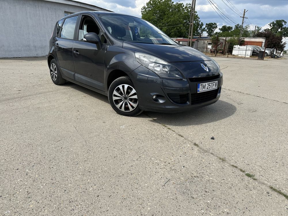 RENAULT SCENIC an 2009 ,1.5 dci cu clima si carlig remorcare