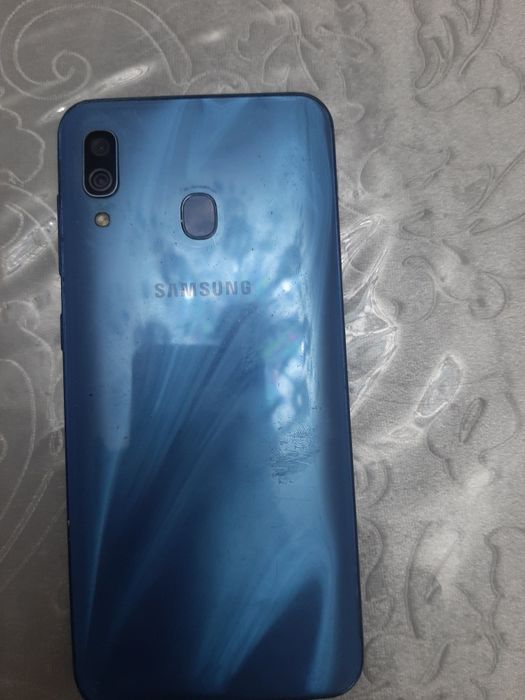 SAMSUNG A30 телефоны