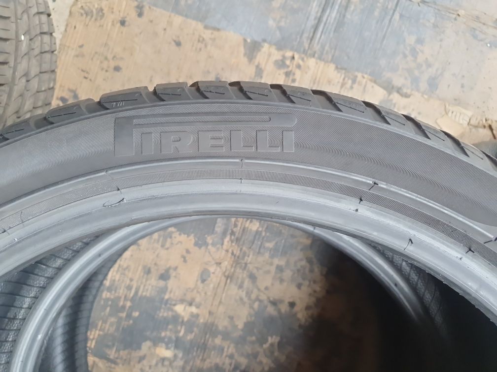 2 Anvelope Pirelli 225 40 R19 M/S iarnă  Stare perfectă DOT 0419