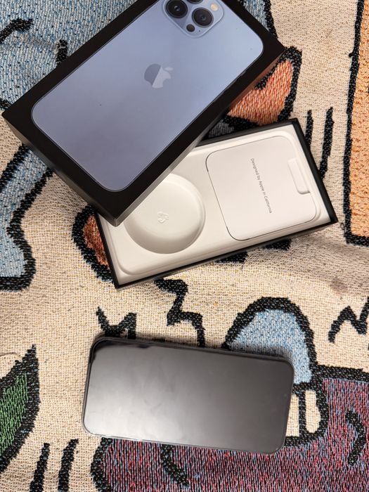 Продам 13 pro max 256 гб,