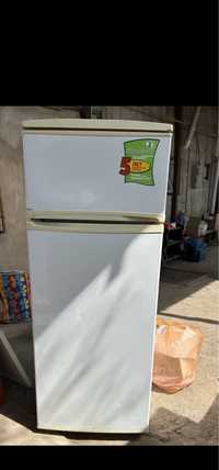 Холодильник продам двухкамерный