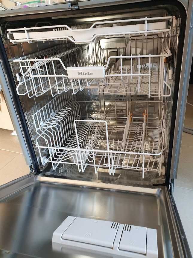 Инокс - Miele Съдомиялна - 14 Комплекта - Частично Вграждане - 60см