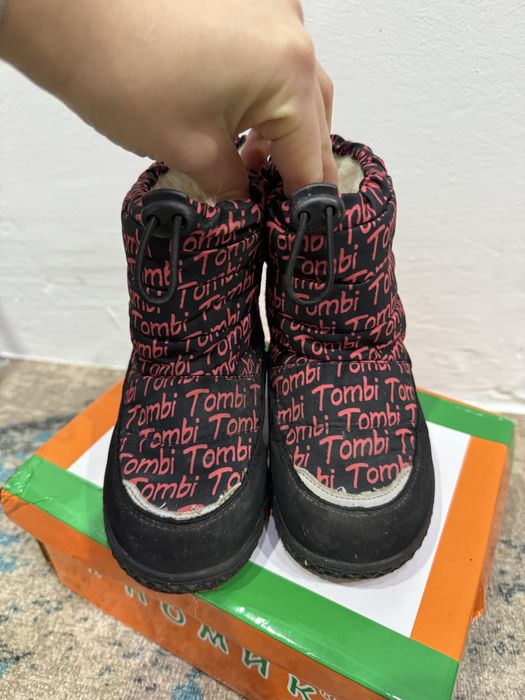 Продам детскую обувь