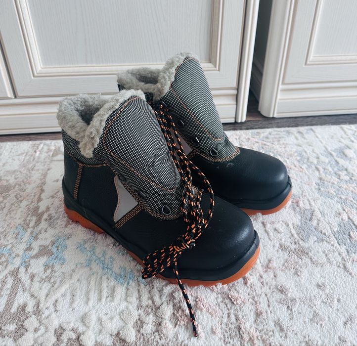 Продам зимние ботинки
