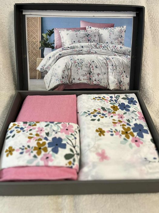 Луксозни спални комплекти