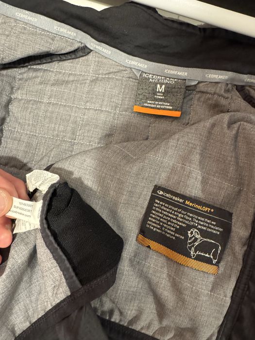 Jacheta ICEBREAKER M, barbateasca, merge si L mai slim