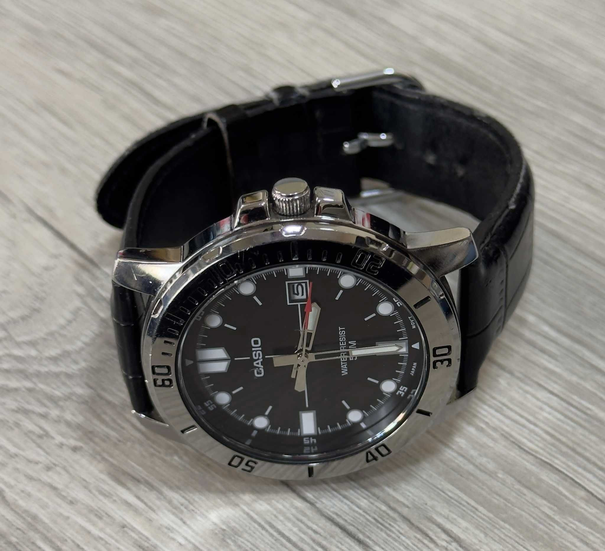 Продавам Часовник Casio MTP-VD01