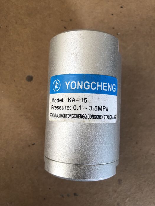 Обратный клапан для формовочно выдувной машины