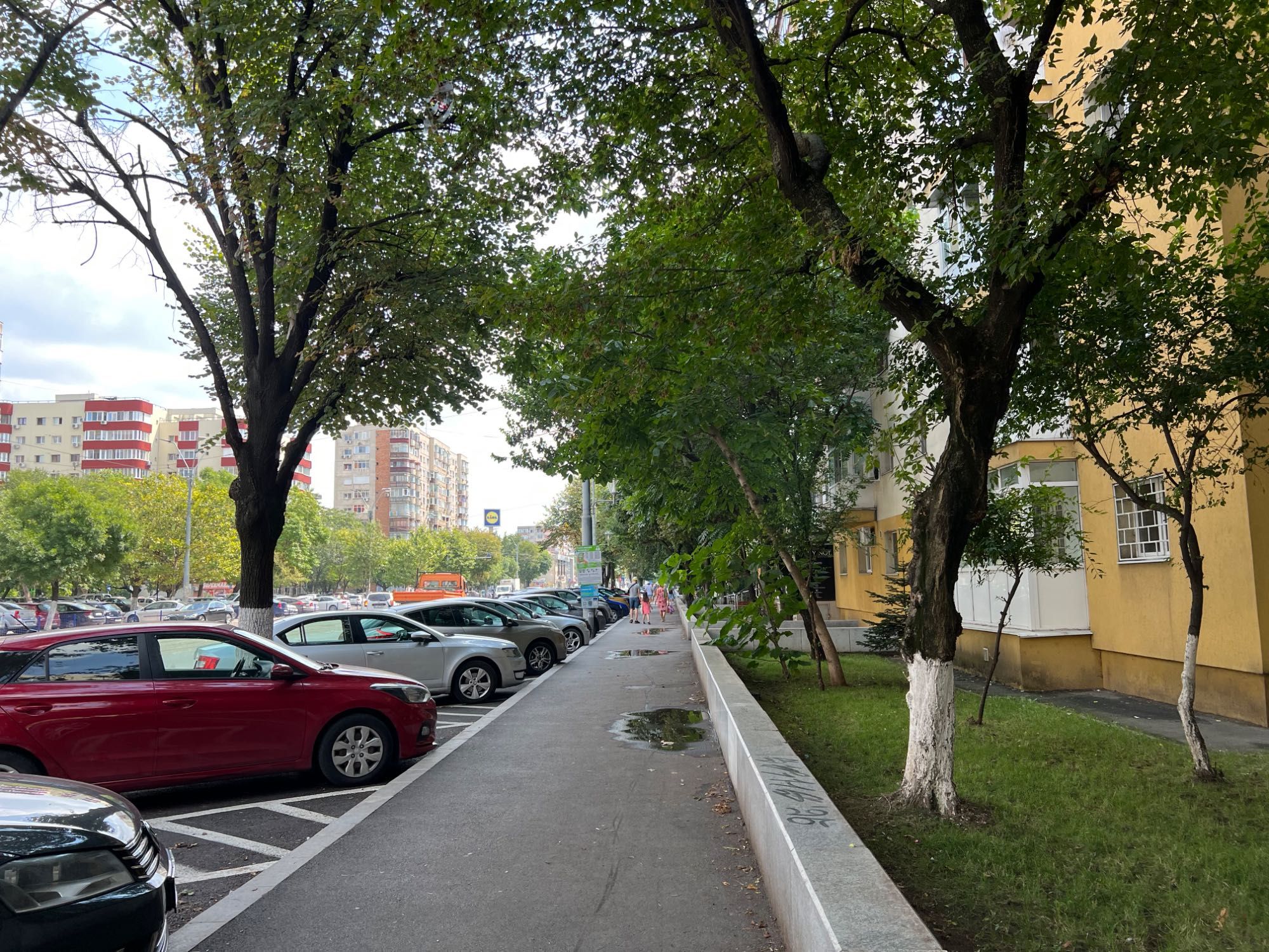 inchiriere apartament 3 camere, 2.300lei Berceni