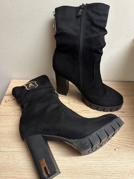 Дамски боти с дебел ток