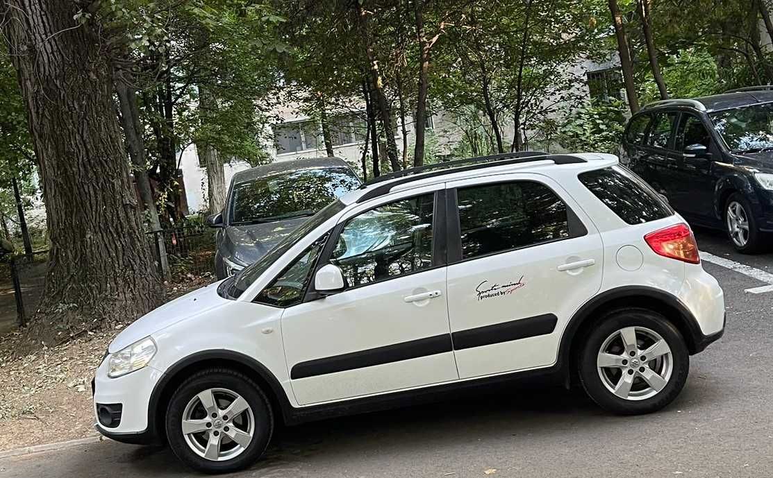 Suzuki automat 1.6 benzina navigatie touchscreen incalzire scaune