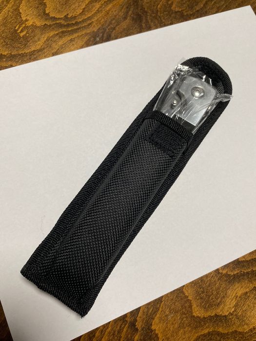 Сгъваем нож с текстилен калъф.