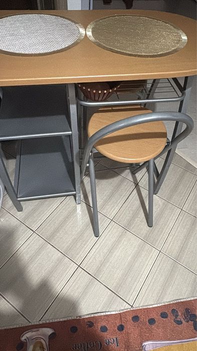 Vand masuta bucatarie cu 2 scaune incluse