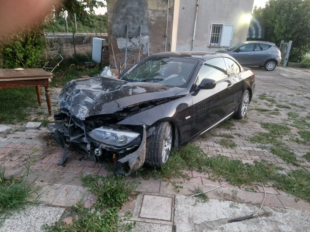 Vand bmw e93 320 184cp an 2011 m pachet fabrica