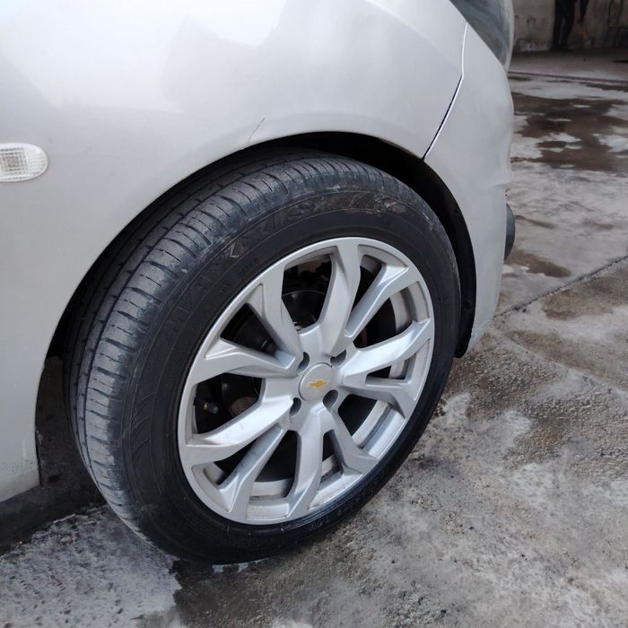 Diska balon R16 yaxshi holatda yorig' argon tekkan joyi yo'q