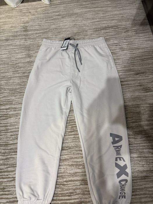 Pantaloni Armani Exchange noi cu eticheta