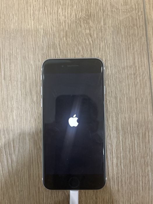 Айфон SSE 2020 года идеальном состоянии