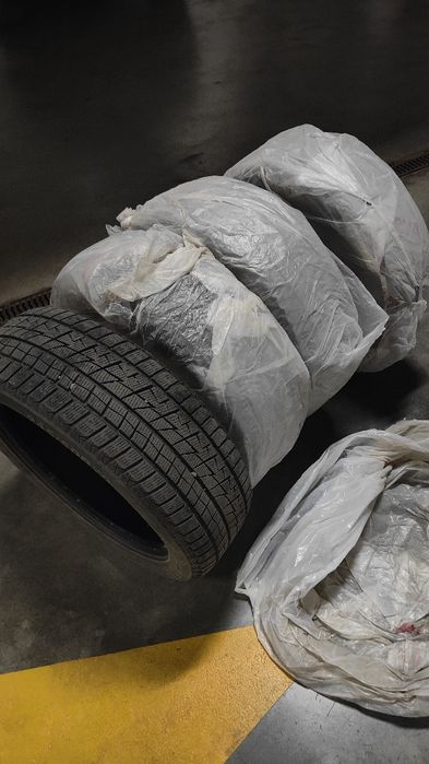 Продам зимние шины 245/50R20