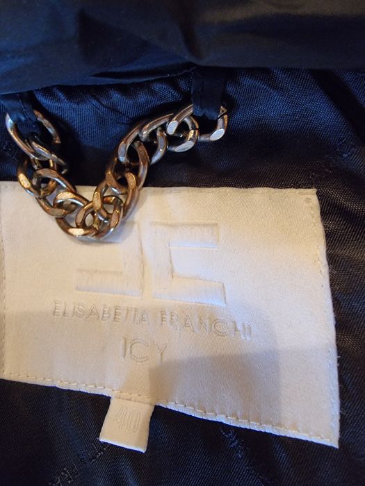 Пуховик брендовый продам