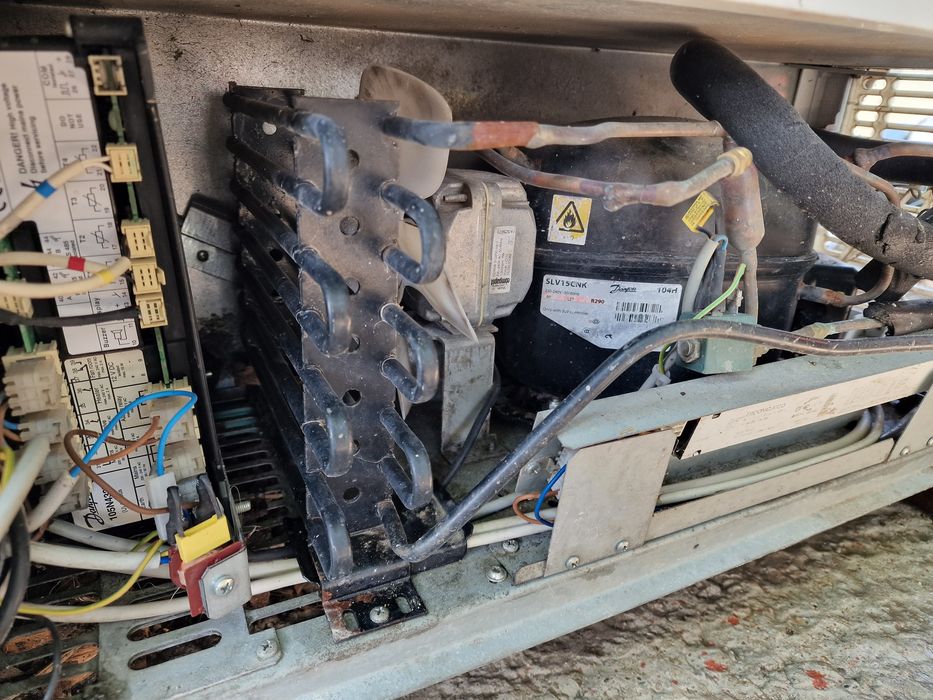 Lada frigorifica AHT DEFECTA