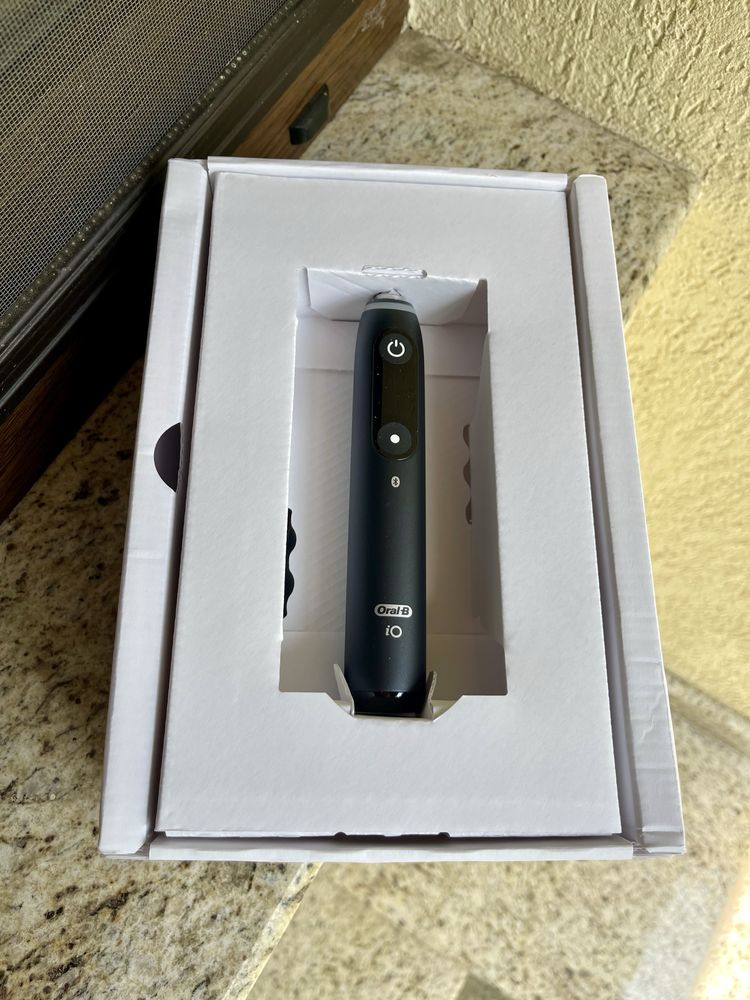 NOU! Periuta de dinti electrica Oral B IO7 Negru