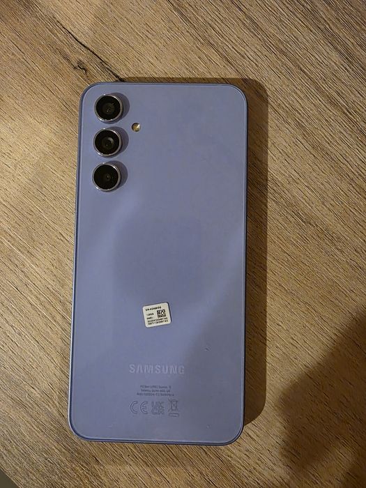 Продавам Samsung А54