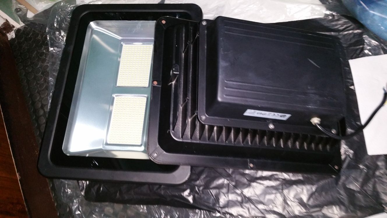 Proiector cu leduri 200 W