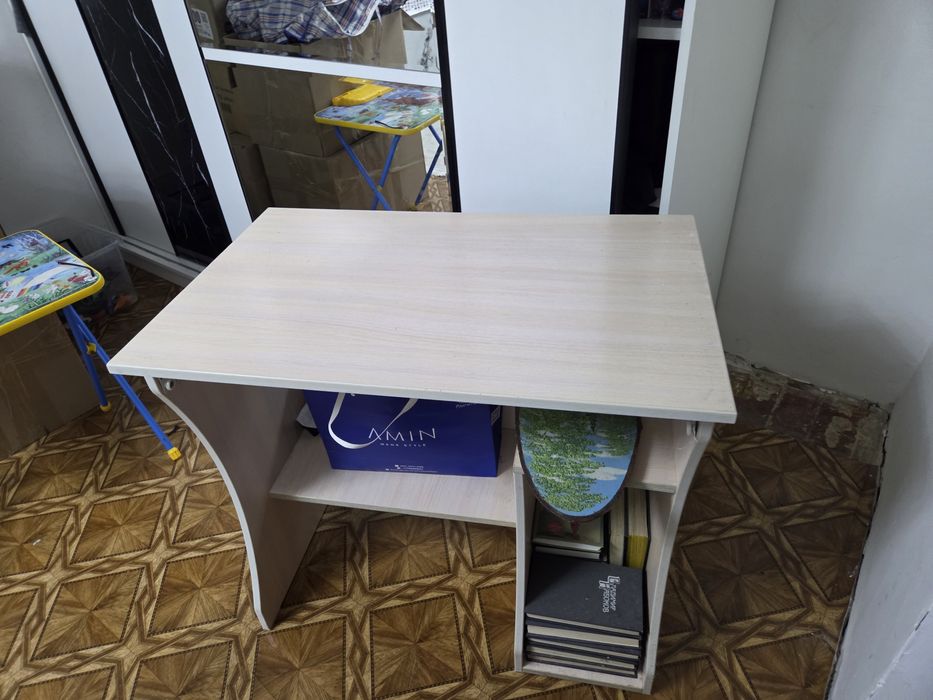 Продам стол.     .