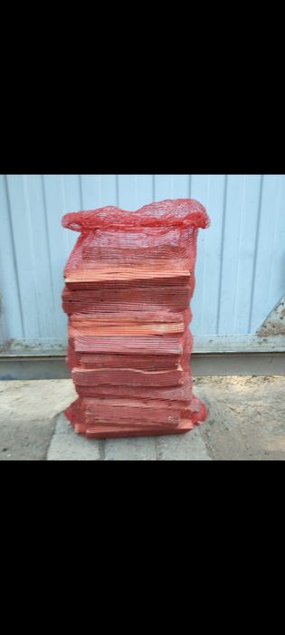 Дрова в мешках среднего размера