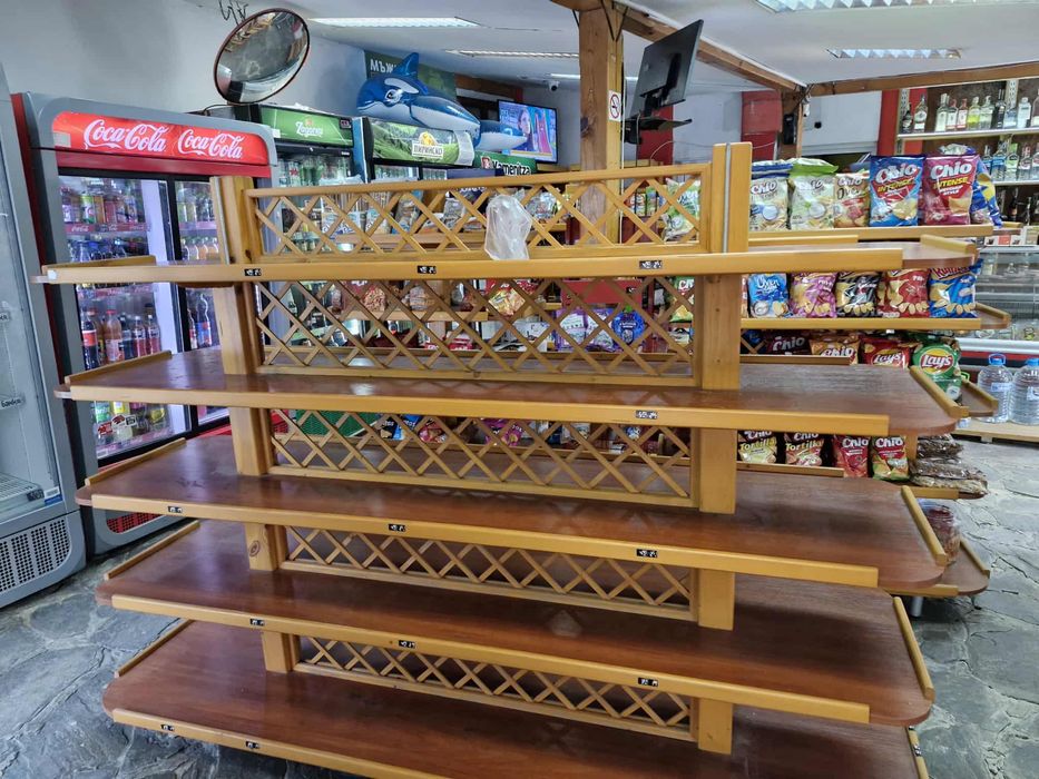 Дървени стелажи за магазин