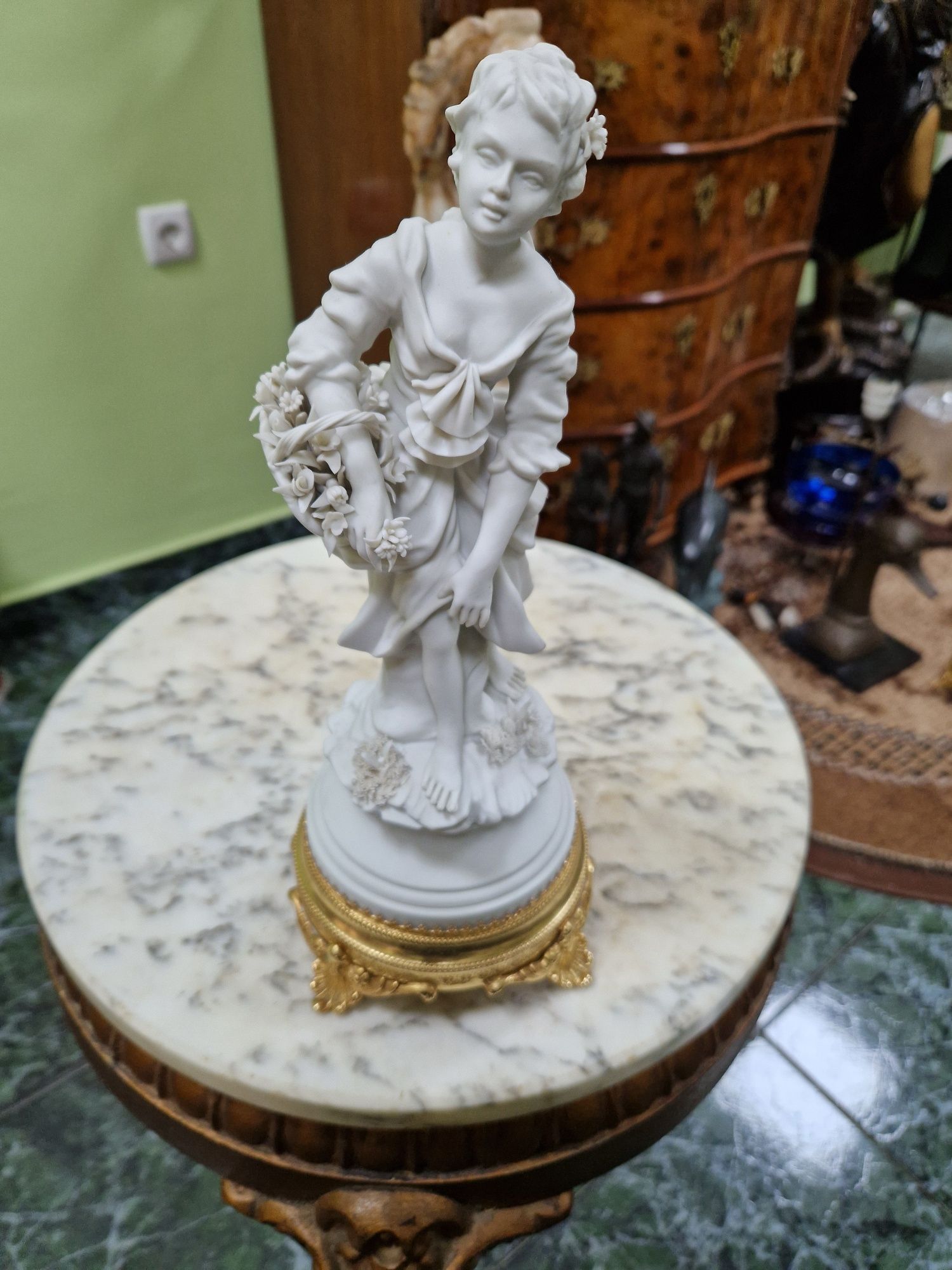 Страхотна антикварна  италианска порцеланова фигура Capodimonte