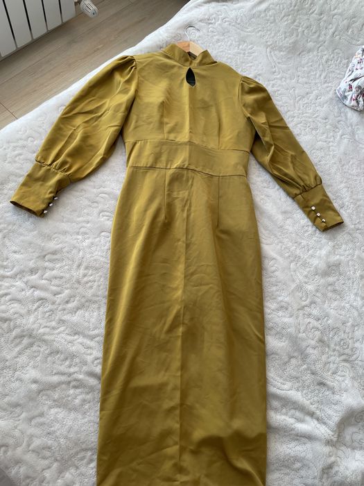 Продам модное платье оливкого цвета размер 42