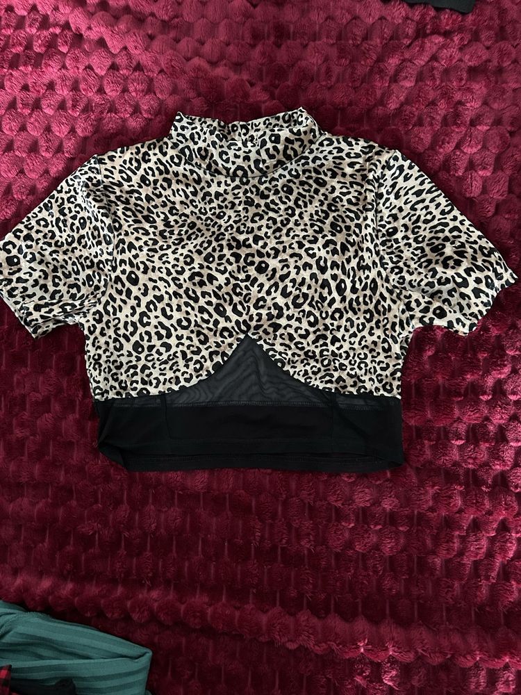 Crop top animal print