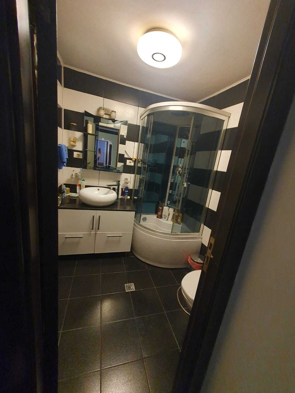 Apartament 3 camere complet mobilat, etaj 3, centrală, parcare, 4 AC