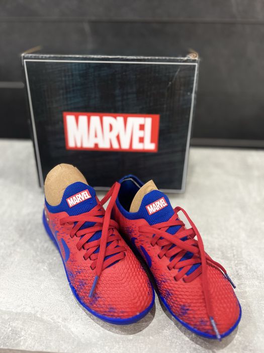 Чисто нови обувки за футбол, SONDICO MARVEL стоножки