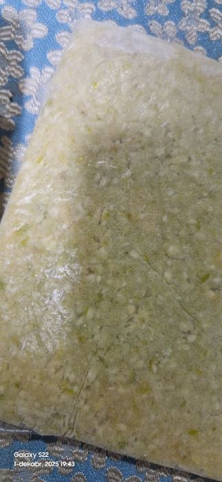 Sarimsoqpiyoz maydalanib muzlatilgani