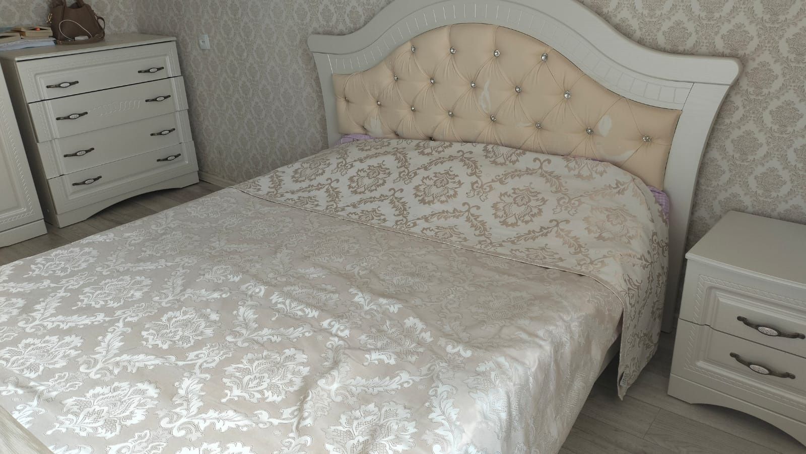 Продам двухспальную кровать.