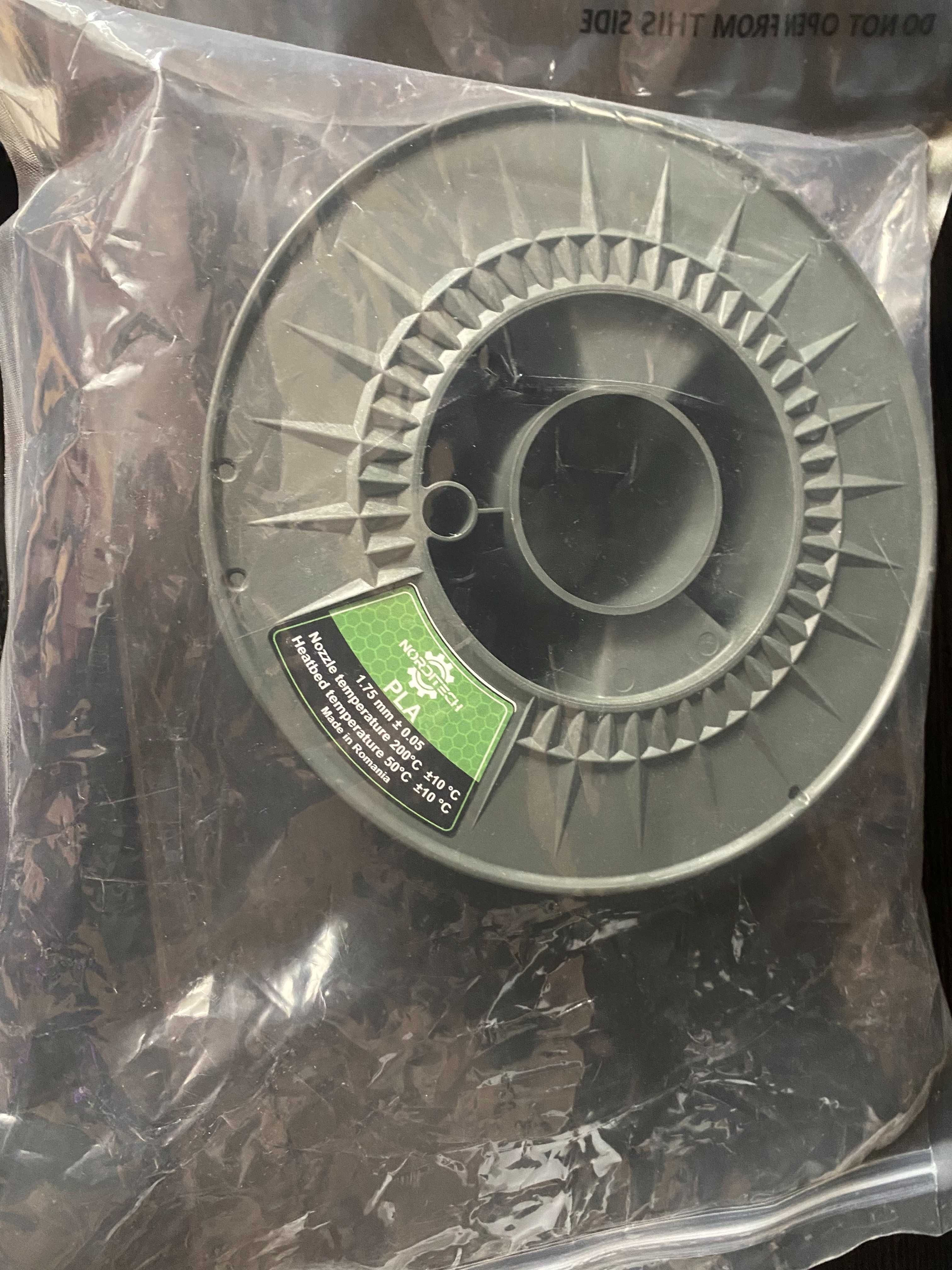 Filament 3D aproape nou