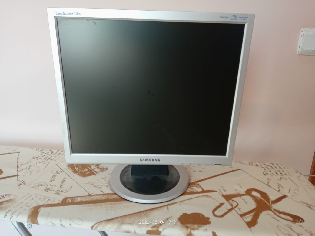 Samsung 710 N монитoр